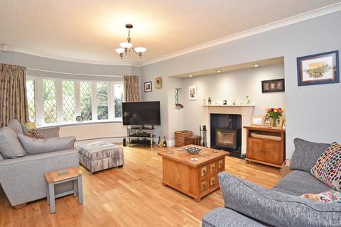 135 Hookstone Road, Harrogate, HG2 8QJ