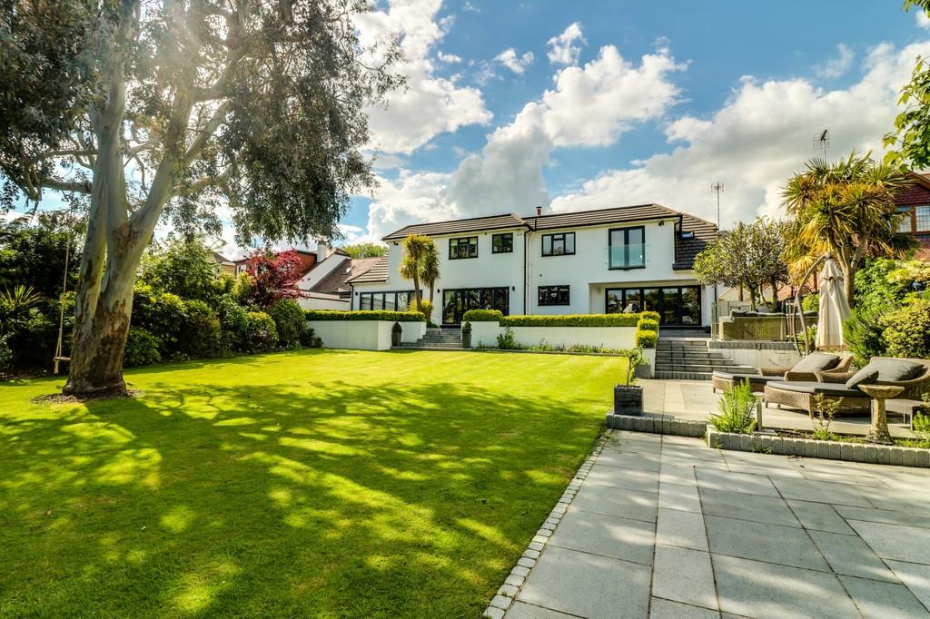 White Hart Lane, Hawkwell 5 bed detached house £1,150,000