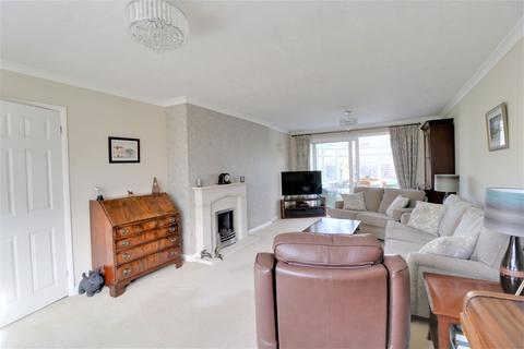 13 Fallowfield Drive, Barton Under Needwood, Burton-on-trent, DE13 8DH