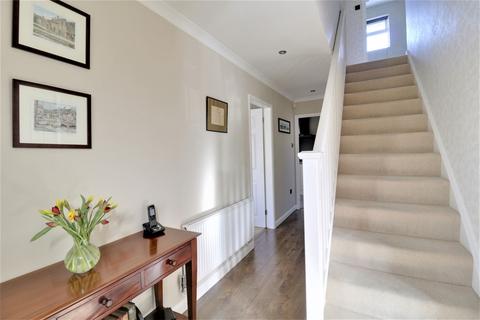 13 Fallowfield Drive, Barton Under Needwood, Burton-on-trent, DE13 8DH