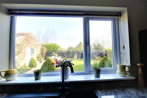 13 Fallowfield Drive, Barton Under Needwood, Burton-on-trent, DE13 8DH