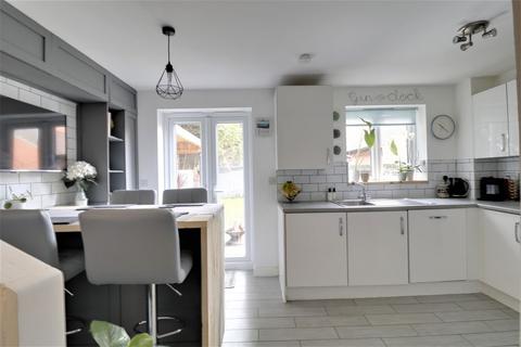 57 Cascade Close, Burton-on-trent, DE14 1DX