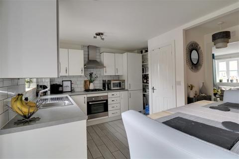 57 Cascade Close, Burton-on-trent, DE14 1DX