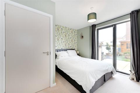 11 Fife Road, London, E16 1XP