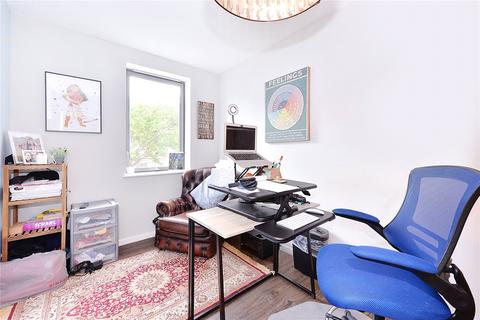 11 Fife Road, London, E16 1XP