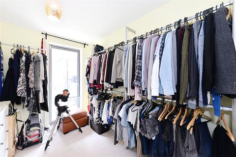 11 Fife Road, London, E16 1XP