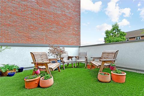 11 Fife Road, London, E16 1XP