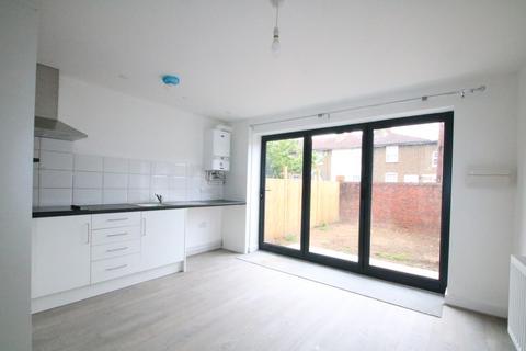 1 bedroom end of terrace house to rent, Hughes Walk, St Saviours Road
