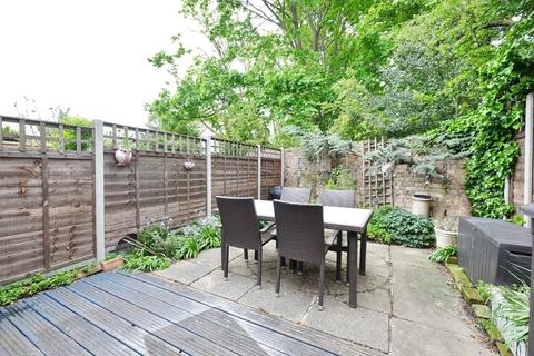 9 Aynscombe Angle, Orpington, BR6 0HJ