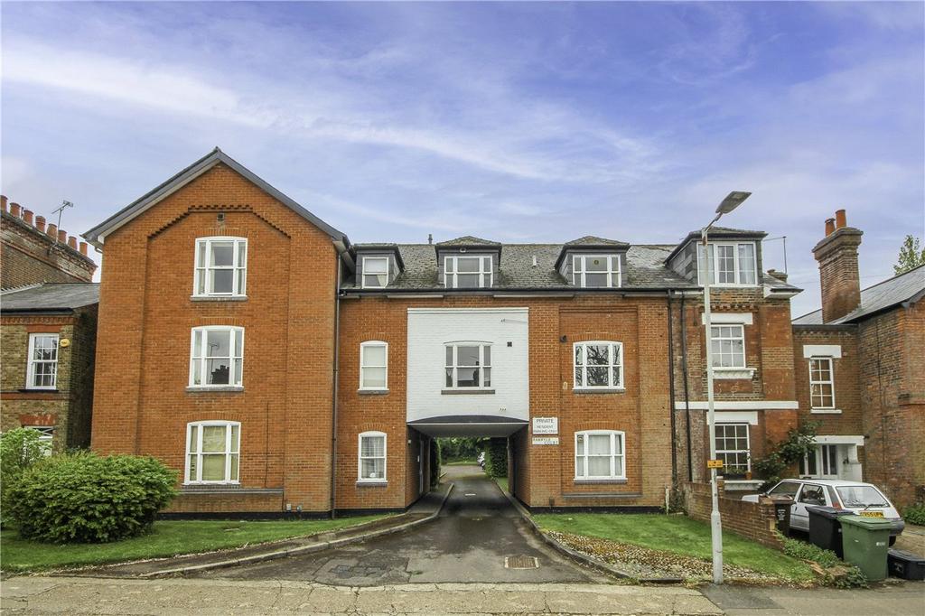 Prospect Road, St. Albans 2 bed flat £1,450 pcm (£335 pw)
