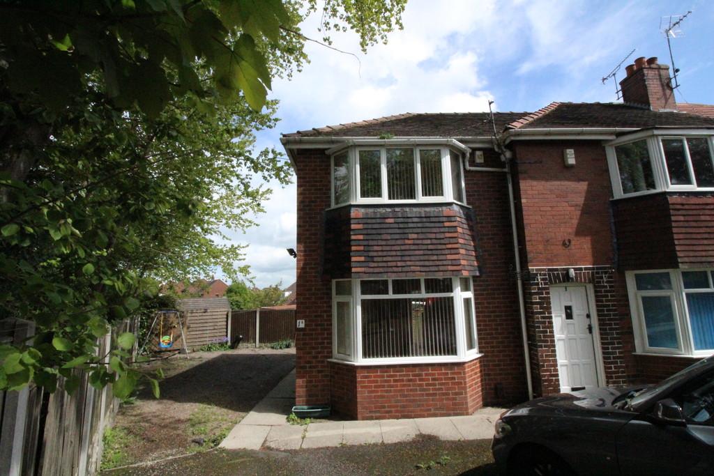 Springbank Road, Gildersome, Leeds 2 bed townhouse £680 pcm (£157 pw)