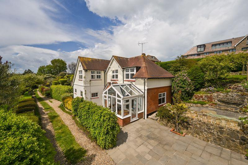 Hythe 3 bed detached house £685,000