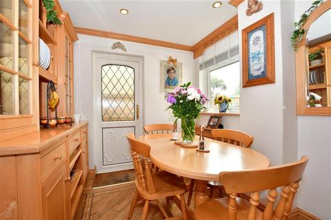 71 Selwyn Crescent, Welling, DA16 2AN
