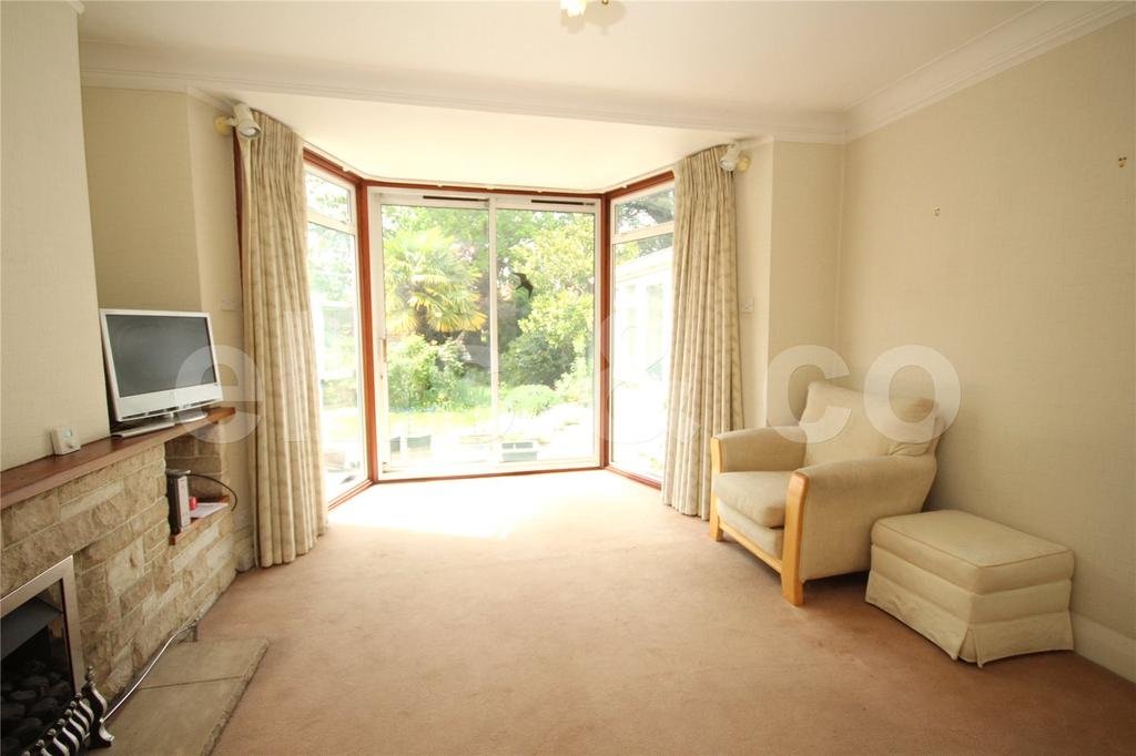 Sunnyfield, Mill Hill, London, NW7 3 bed detached house £950,000