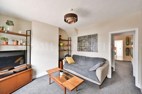 11 Frampton Road, Potters Bar, EN6 1JF