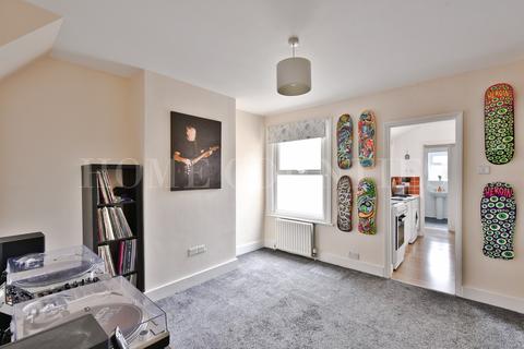 11 Frampton Road, Potters Bar, EN6 1JF