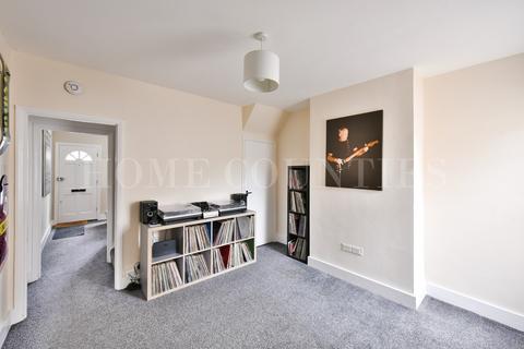 11 Frampton Road, Potters Bar, EN6 1JF