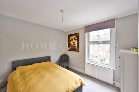 11 Frampton Road, Potters Bar, EN6 1JF
