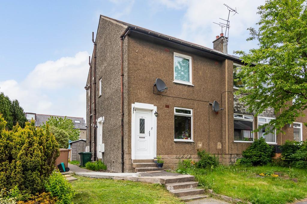 Carrick Knowe Road, Carrick Knowe, Edinburgh, EH12 2 bed flat £170,000