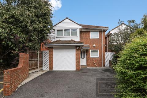 4 bedroom detached house to rent, The Avenue, Finchley Central, London, N3