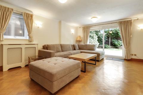 4 bedroom detached house to rent, The Avenue, Finchley Central, London, N3