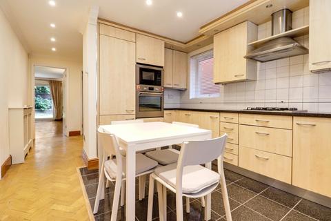 4 bedroom detached house to rent, The Avenue, Finchley Central, London, N3