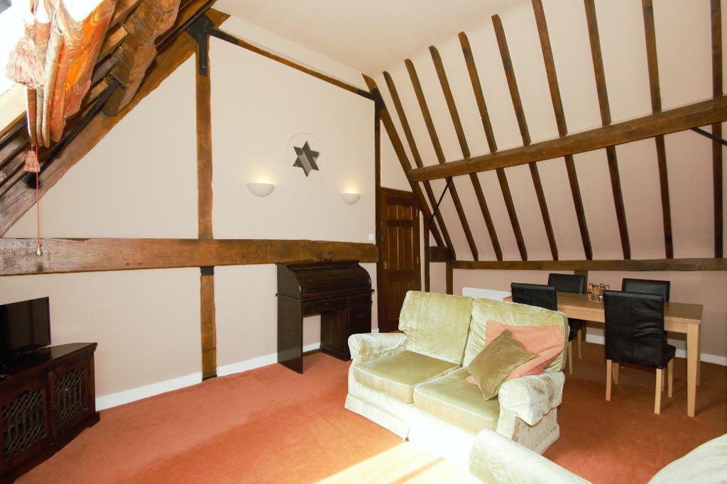 Moreton Lane, Northmoor, Oxon, OX29 5SY 1 bed flat £725 pcm (£167 pw)