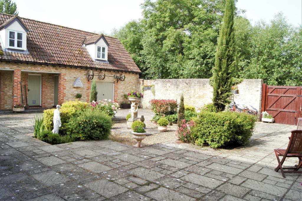 Moreton Lane, Northmoor, Oxon, OX29 5SY 1 bed flat £725 pcm (£167 pw)