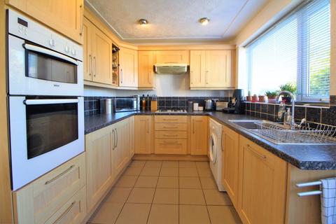 25 Dale View Close, Heswall, Wirral, CH61 1DU