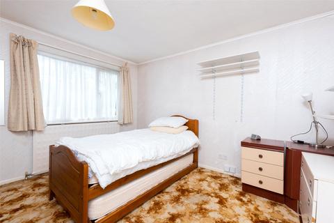 40 Bowmonts Road, Tadley, RG26 3SA