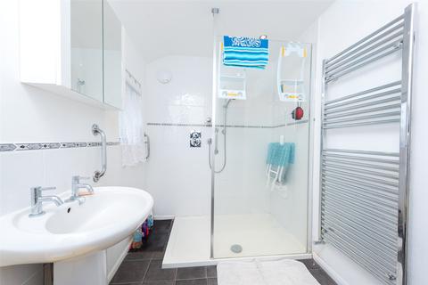 40 Bowmonts Road, Tadley, RG26 3SA