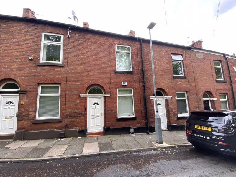 Knott Lane, Gee Cross, Hyde, SK14 2 bed terraced house £725 pcm (£167 pw)