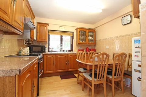 52 Harrow Road, Warlingham, CR6 9EW