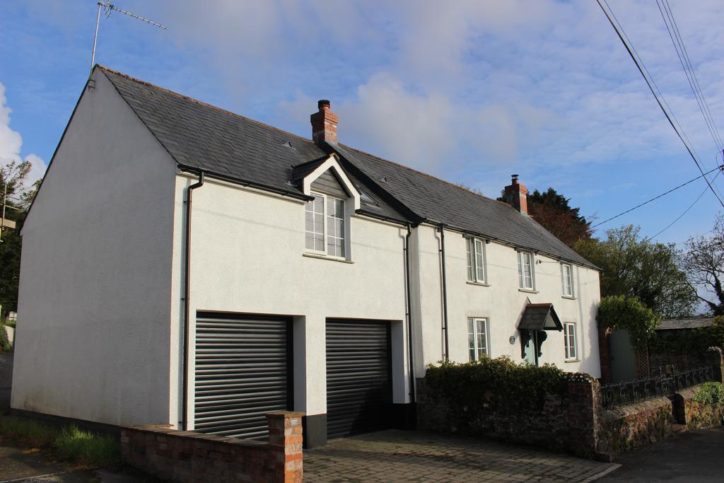 Westacott Lane, Barnstaple EX32 4 bed detached house £495,000