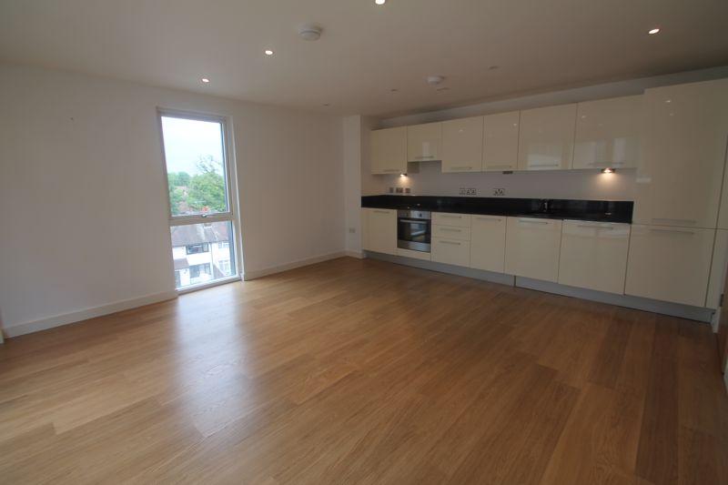 Railway Terrace, Slough, SL2 2 bed apartment £1,125 pcm (£260 pw)