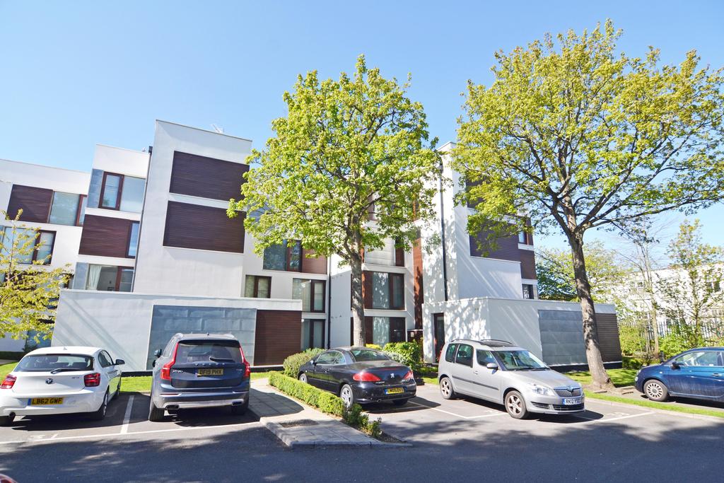 Rivermead Close, Teddington, Middlesex, TW11 1 bed apartment £1,195 pcm (£276 pw)