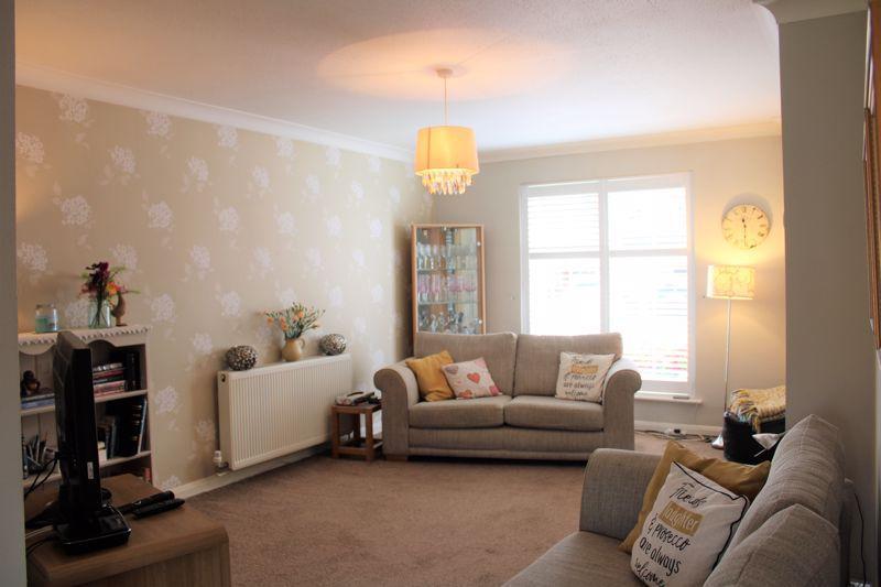 Way, Feltham 3 bed terraced house £1,500 pcm (£346 pw)