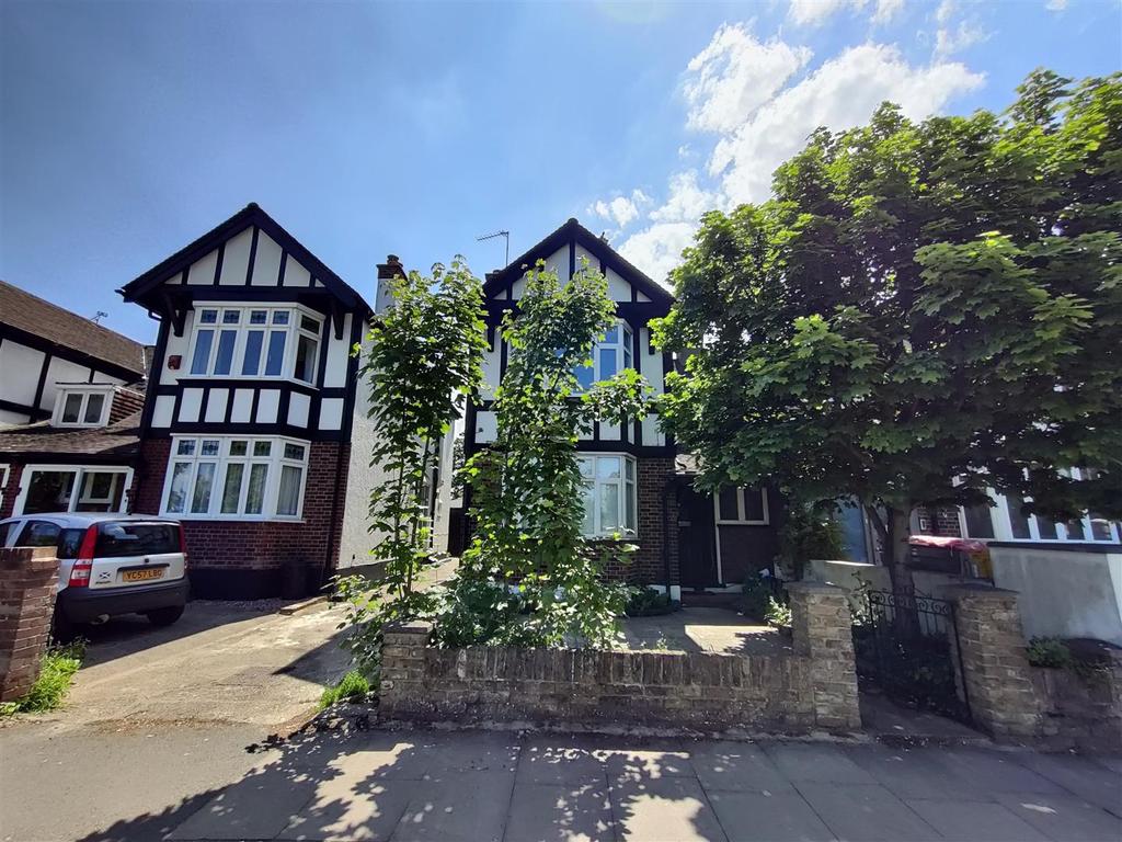 Streatham Road, CR4 1 bed flat £1,200 pcm (£277 pw)