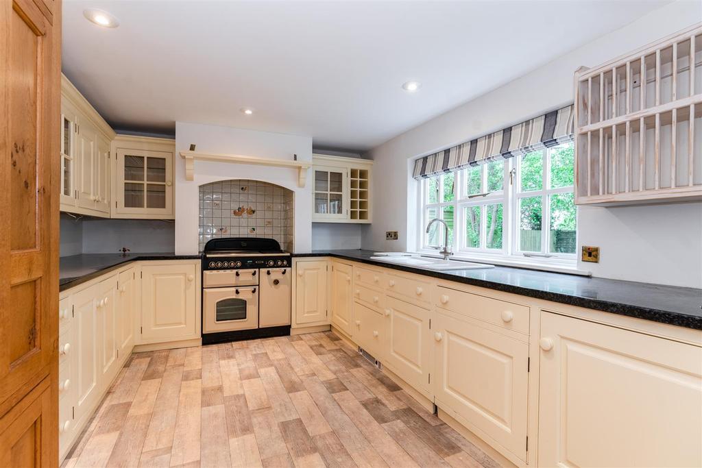 Thame Road, Blackthorn, Bicester 4 bed detached house £650,000