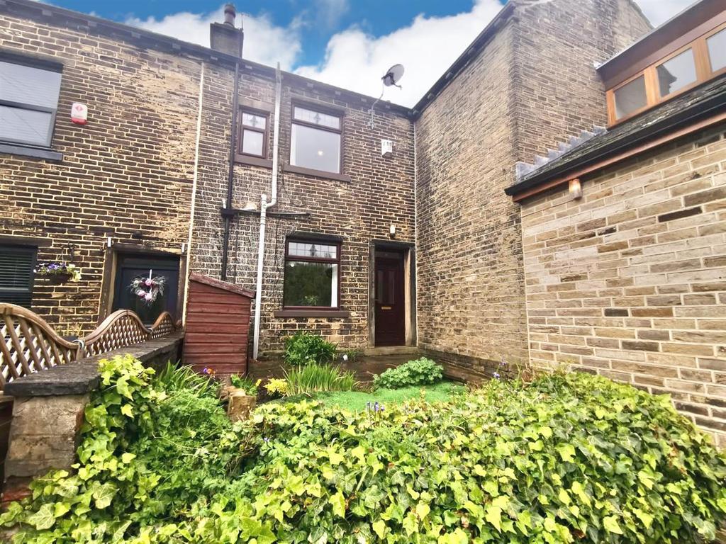 Brow Lane, Shelf, Halifax 2 bed terraced house £120,000