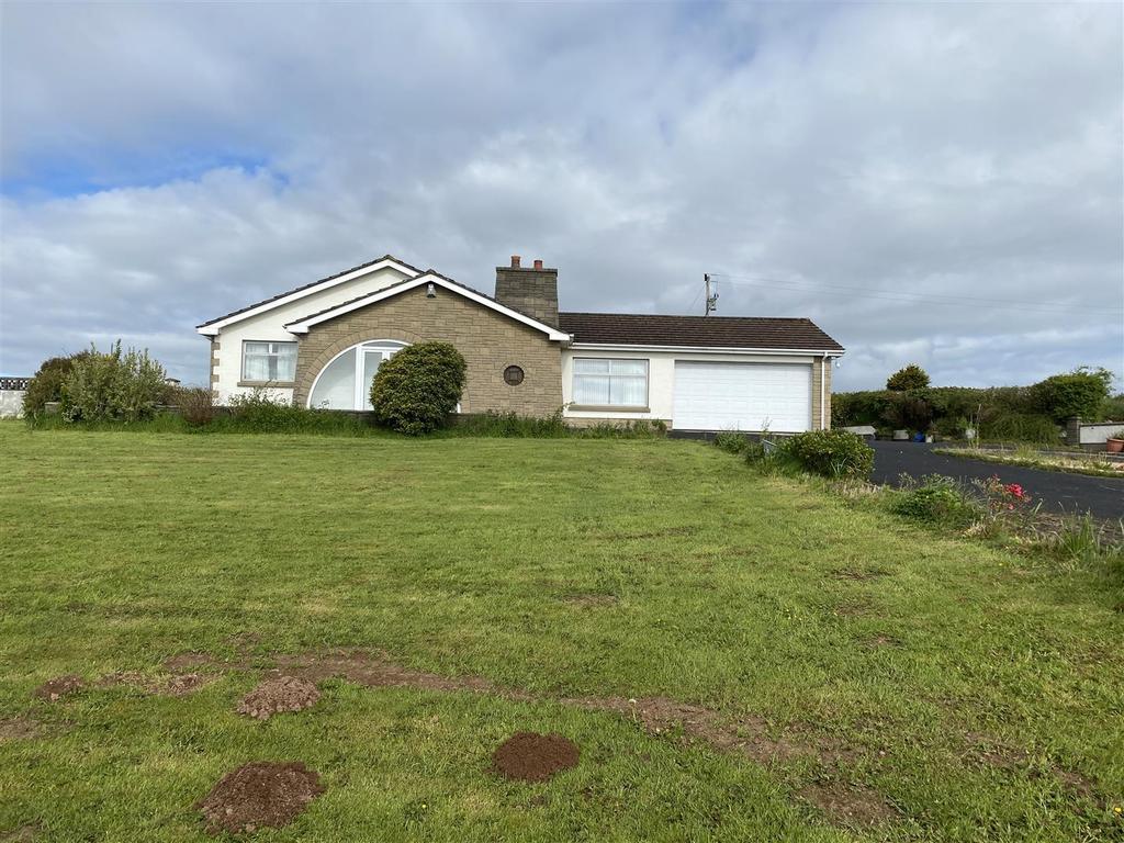 Llangyndeyrn, Kidwelly 3 bed property with land £349,000