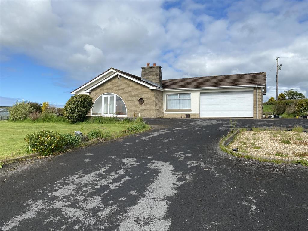 Llangyndeyrn, Kidwelly 3 bed property with land £349,000