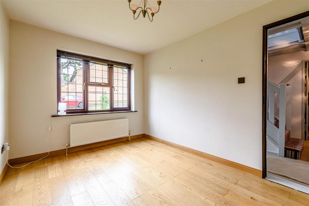 8466172-interior02.jpg