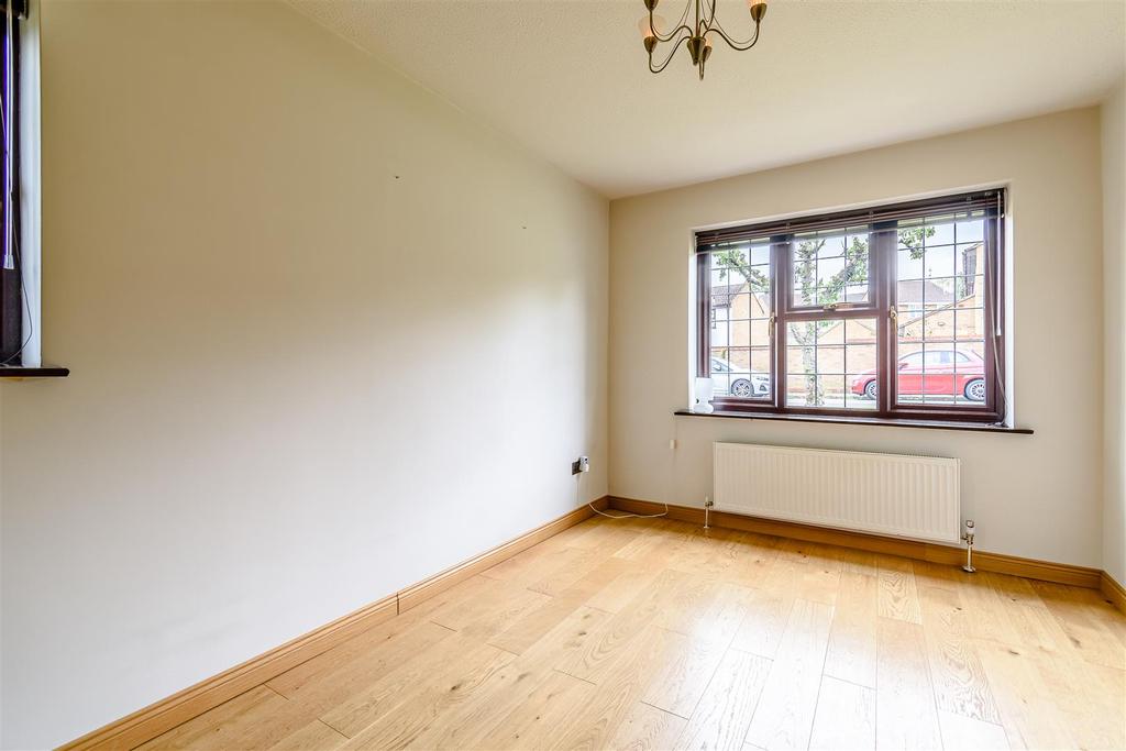 8466172-interior01.jpg