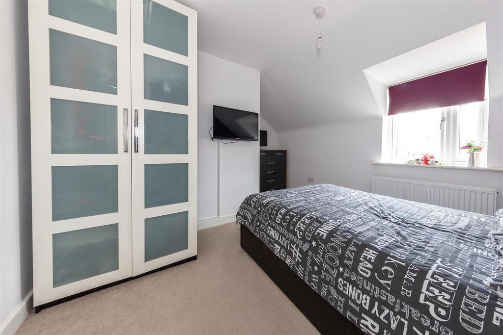 Vauxhall Way, Dunstable 2 bed coach house £230,000