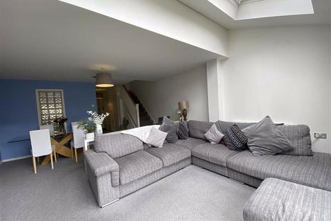 3 Neptune Close, Salford, M7 1AX