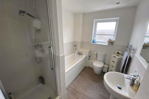 3 Neptune Close, Salford, M7 1AX