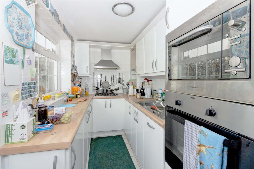 Western Row, Worthing 2 bed end of terrace house £340,000