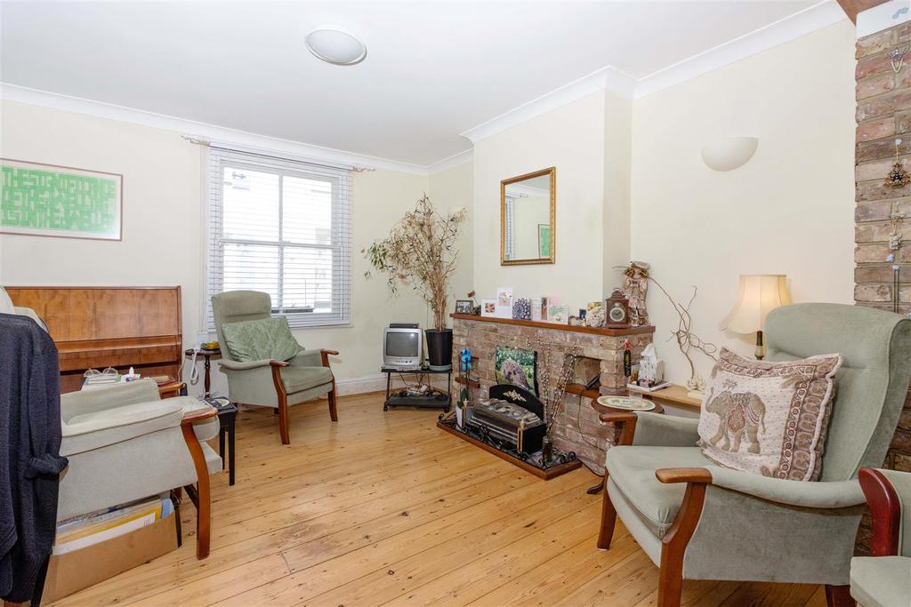 Western Row, Worthing 2 bed end of terrace house £340,000