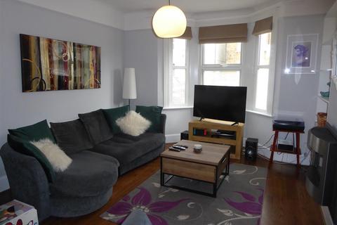 39 Montague Road, Hounslow, TW3 1LG